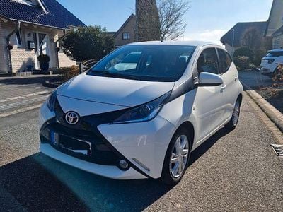 Weiß Gebraucht 2016 Toyota Aygo Edition-S Kleinwagen | 8.100 € (Fairer Preis)