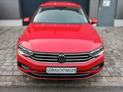 Gebraucht VW Passat 122 PS (89 kW) 2023 Rot Kombi