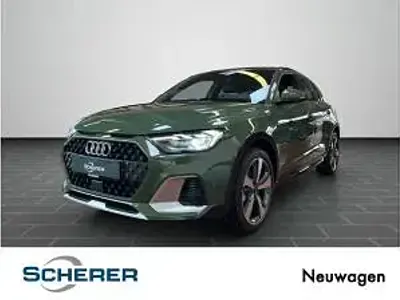 Neu Audi A1 150 PS (110 kW) 2026 Grün (distriktgrün metallic) SUV