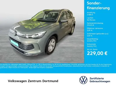 Gebraucht VW Tiguan Basis 150 PS (110 kW) 2025 Cipressinogrün metallic SUV