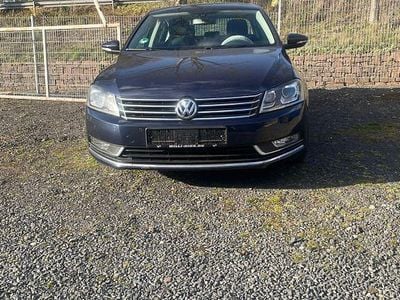 Gebraucht VW Passat Highline 160 PS (117 kW) 2011 Blau Limousine