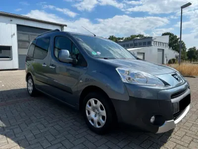 Gebraucht Peugeot Partner Family 120 PS (88 kW) 2010 Grau Van / Kleinbus