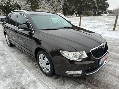 Gebraucht Skoda Superb Ambition 140 PS (102 kW) 2013 Braun Kombi