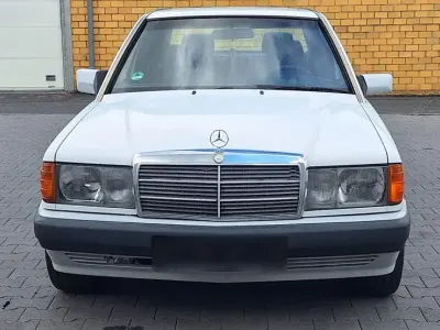 Gebraucht Mercedes 190 136 PS (100 kW) 1992 Weiß Limousine