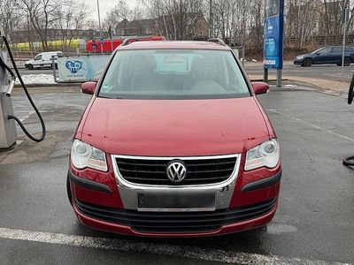 Rot Gebraucht 2007 VW Touran Van / Kleinbus | 4.200 € (Fairer Preis)