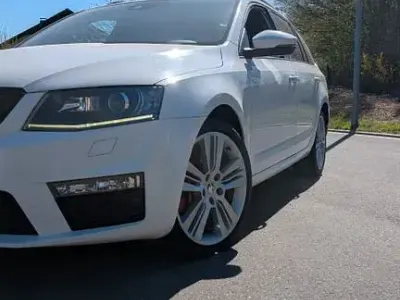 Usado Skoda Octavia RS 184 CV (135 kW) 2013 Blanco Familiar