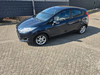 Gebraucht Ford Fiesta Celebration 80 PS (58 kW) 2017 Schwarz Kleinwagen