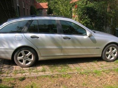Silber Gebraucht 2004 Mercedes C180 Classic Kombi | 3.800 €