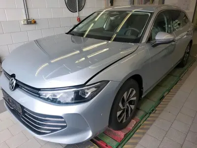 Gebraucht VW Passat Business 150 PS (110 kW) 2024 Rot Kombi