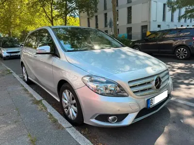 Gebraucht Mercedes B200 156 PS (114 kW) 2013 Silber Kleinwagen