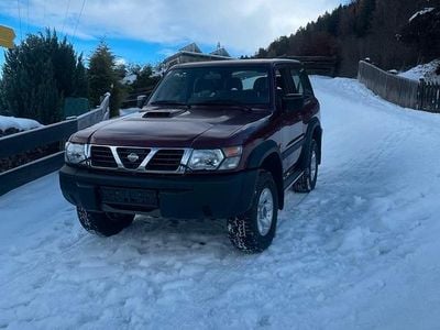 Rot Gebraucht 2000 Nissan Patrol SUV | 21.500 € (Teuer)