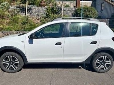 gebraucht Dacia Sandero Stepway Celebration TCe 90 Start&Stop