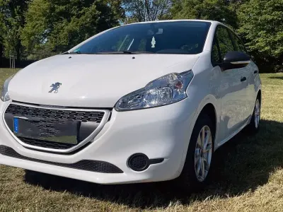 Gebraucht Peugeot 208 Access 68 PS (50 kW) 2014 Weiß Kleinwagen
