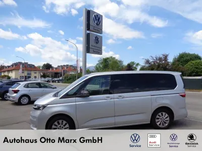 Gebraucht VW Multivan Life 150 PS (110 kW) 2024 Reflexsilber Van / Kleinbus
