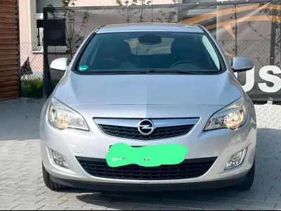 Gebraucht Opel Astra 116 PS (85 kW) 2010 Silber Limousine