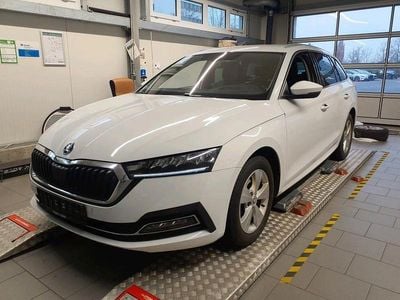 Weiß Gebraucht 2021 Skoda Octavia Style Kombi | 15.790 € (Fairer Preis)