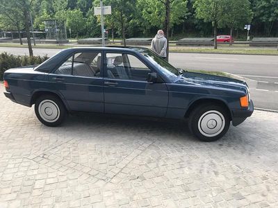 Second-hand Mercedes 190 118 CP (86 kW) 1988 Albastru Berlinǎ