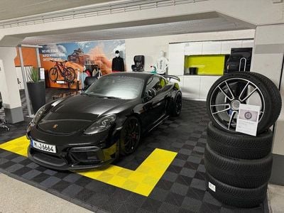 Porsche Cayman GT4