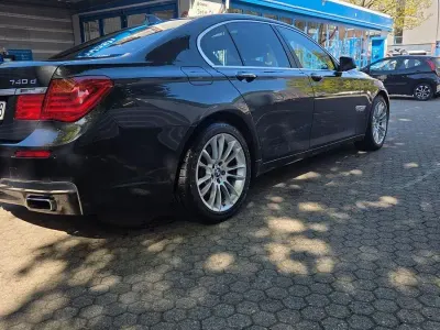Gebraucht BMW 740 M Sport 313 PS (230 kW) 2012 Schwarz Limousine