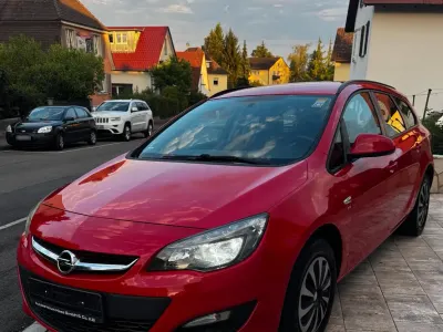 Gebraucht Opel Astra 120 PS (88 kW) 2014 Rot Kombi