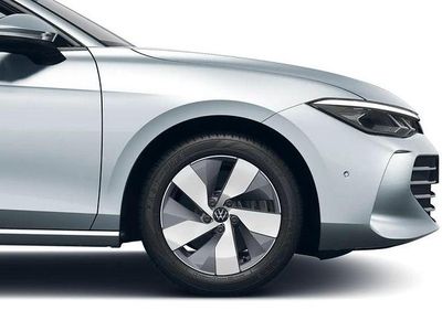 Oyster silver metallic Gebraucht 2025 VW Passat Business Kombi | 33.880 € (Guter Preis)