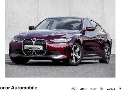 Begagnad BMW i4 Sport Line 210 kW (286 HK) 2023 Svart Sedan