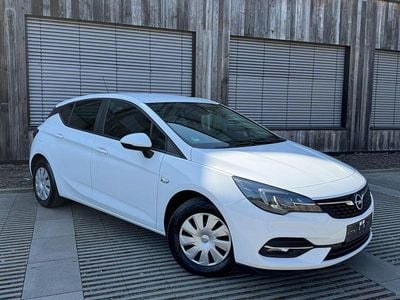 Weiß Gebraucht 2020 Opel Astra Business Edition Limousine | 14.250 € (Etwas zu teuer)