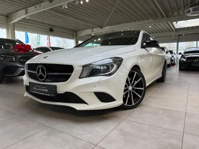Gebraucht Mercedes CLA250e Shooting Brake Urban 211 PS (155 kW) 2016 Calcitweiss/zirrusweiss Kombi