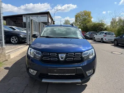 Second-hand Dacia Sandero Celebration 90 CP (66 kW) 2018 Albastru Hatchback