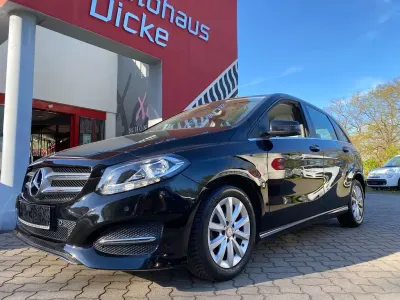 Gebraucht Mercedes B180 122 PS (89 kW) 2014 Schwarz Van / Kleinbus