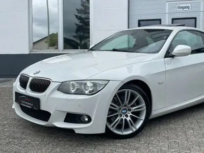 Gebraucht BMW 325 M Sport 204 PS (150 kW) 2011 Alpinweiss iii Coupé