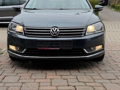 Usado VW Passat Exclusive 140 HP (102 kW) 2012 Cinzento Sedan