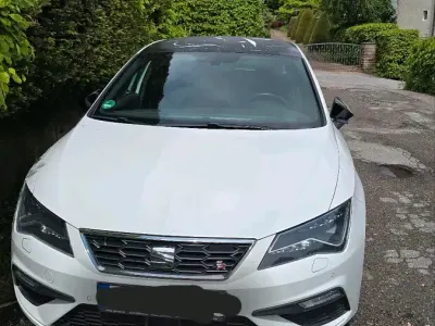 Używany Seat Leon 105 KM (77 kW) 2017 Biały Sedan/Limuzyna