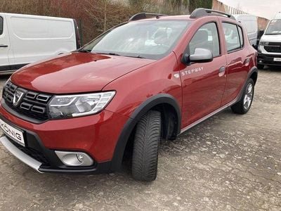 Gebraucht Dacia Sandero Prestige 90 PS (66 kW) 2017 Rot Limousine