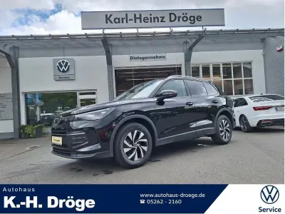 Neu VW Tiguan Design 150 PS (110 kW) 2026 Grenadillschwarz metallic SUV