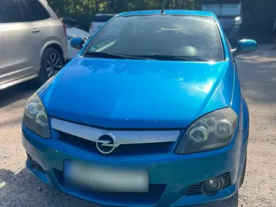 Begagnad Opel Tigra 125 HK (91 kW) 2005 Blå Cab