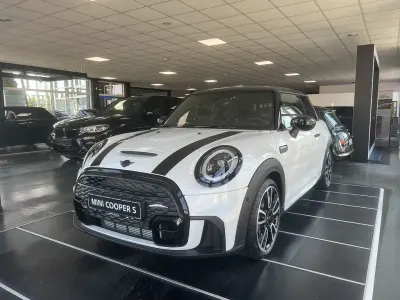 Gebraucht Mini Cooper S 178 PS (130 kW) 2023 Nanuq white Kleinwagen