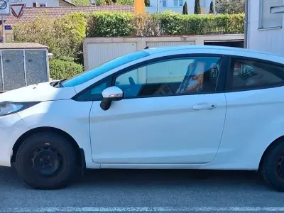 Usata Ford Fiesta Ambiente 60 CV (44 kW) 2010 Bianco Utilitaria