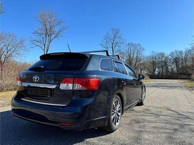 Gebraucht Toyota Avensis Executive 147 PS (108 kW) 2012 Blau Kombi