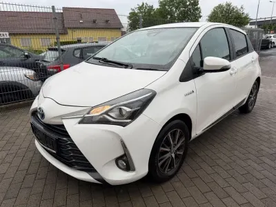 Gebraucht Toyota Yaris Hybrid Club 75 PS (55 kW) 2019 Weiß Limousine