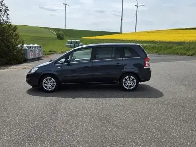 Gebraucht Opel Zafira Innovation 116 PS (85 kW) 2009 Grau Van / Kleinbus