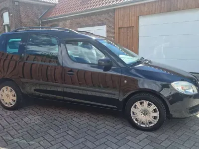Gebraucht Skoda Roomster Plus Edition 86 PS (63 kW) 2009 Schwarzmagic perleffekt Van / Kleinbus