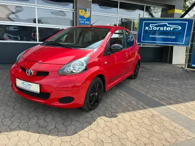 Gebraucht Toyota Aygo 68 PS (50 kW) 2010 Rot Kleinwagen