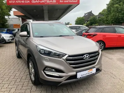 Gebraucht Hyundai Tucson Style 136 PS (100 kW) 2015 Gold SUV