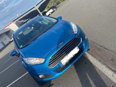 Gebraucht Ford Fiesta 125 PS (91 kW) 2014 Blau Kleinwagen