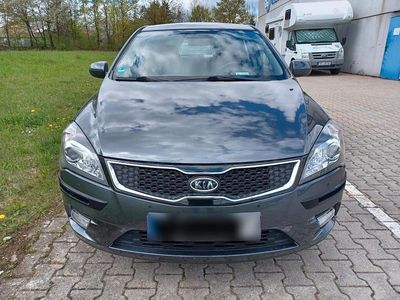 Usado Kia Ceed 90 HP (66 kW) 2013 Andere farben Citadino