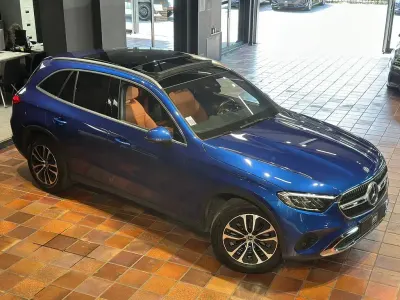 Gebraucht Mercedes GLC220 Avantgarde 197 PS (144 kW) 2023 Blau SUV