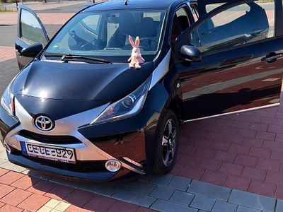 Gebraucht Toyota Aygo X-clusiv 69 PS (50 kW) 2015 Schwarz Kleinwagen