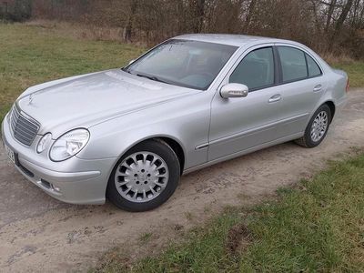Usata Mercedes E220 150 CV (110 kW) 2004 Argento Berlina