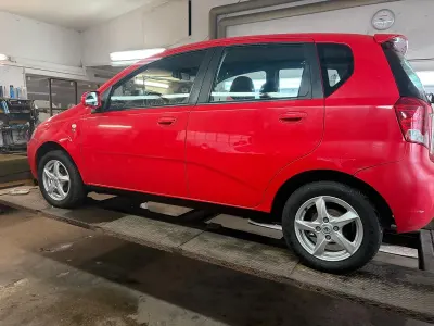 Gebraucht Chevrolet Kalos 90 PS (66 kW) 2007 Rot Kleinwagen